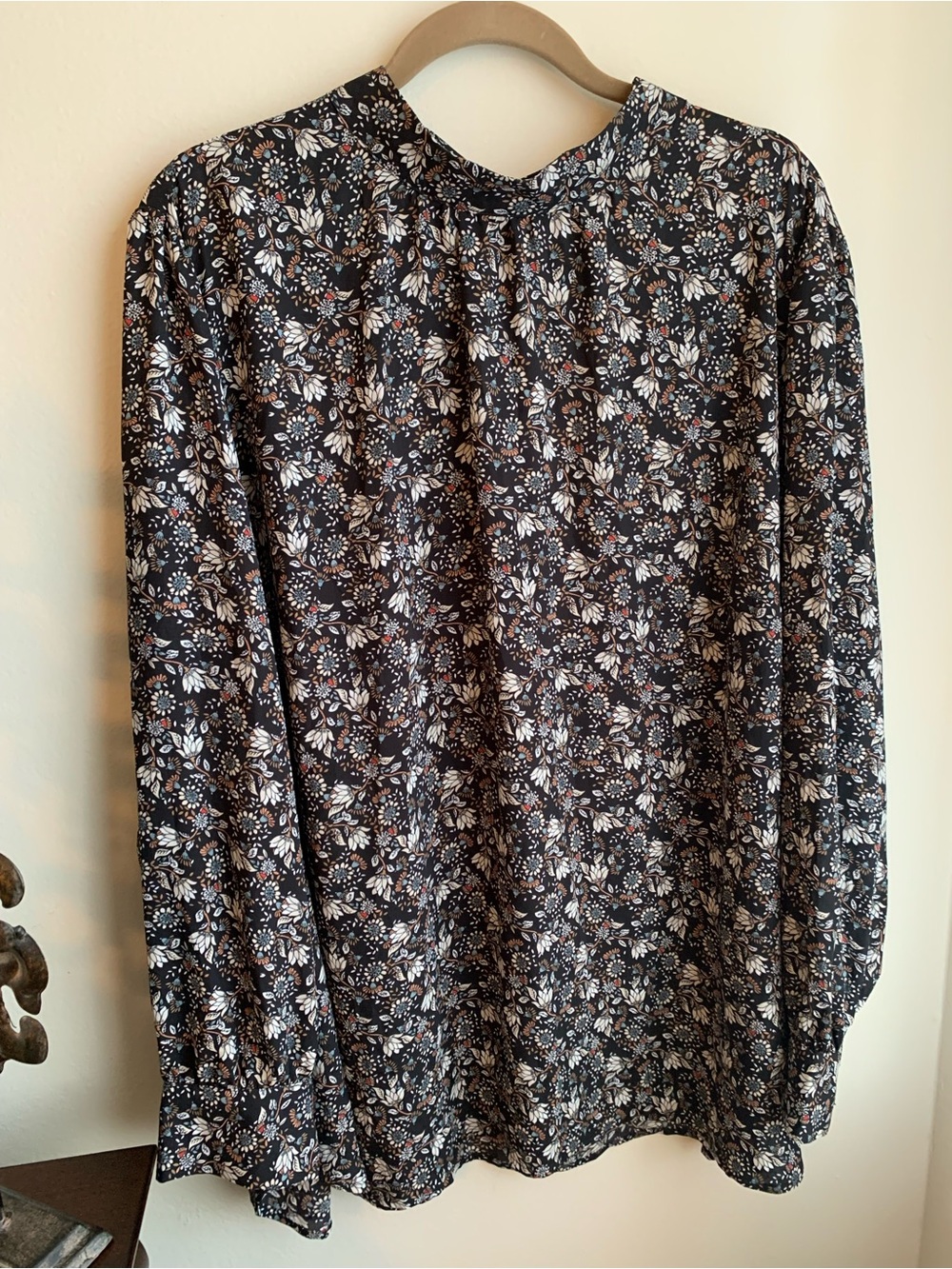 NWT- LOFT PLUS SIZE 26W WOMEN’S BLACK-FLORAL TOP